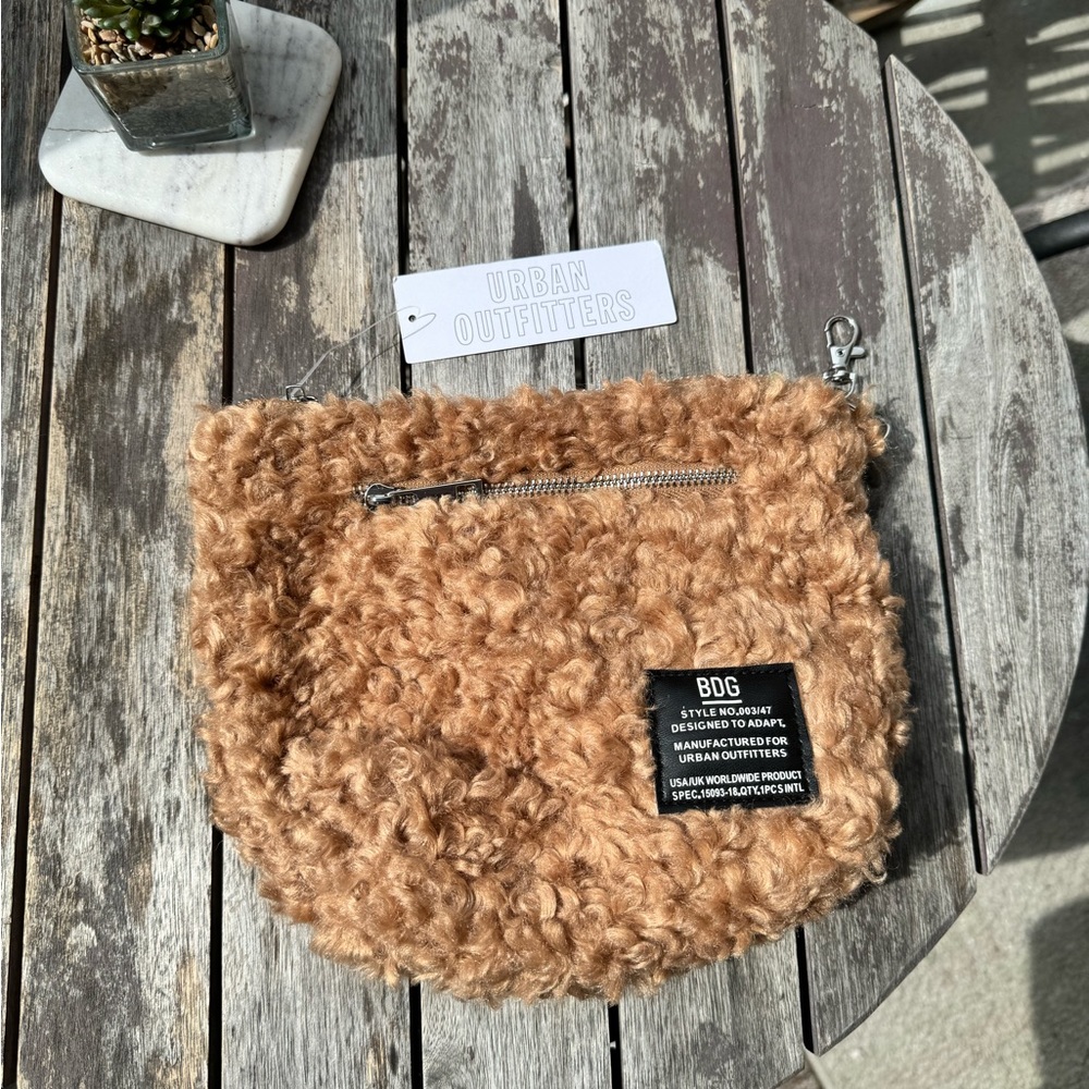 BDG fleece Teddy pouch - Picture 4 of 5